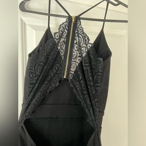 Black Lulus MIDI dress. Size small.